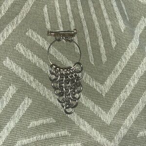 Gothic Chain Drape Pin – Punk/Alt Vibes 🖤